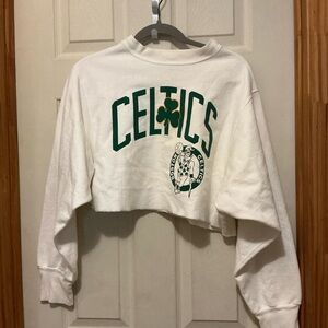 Vintage Reworked Celtics Women's White and Green Cropped Sweater
